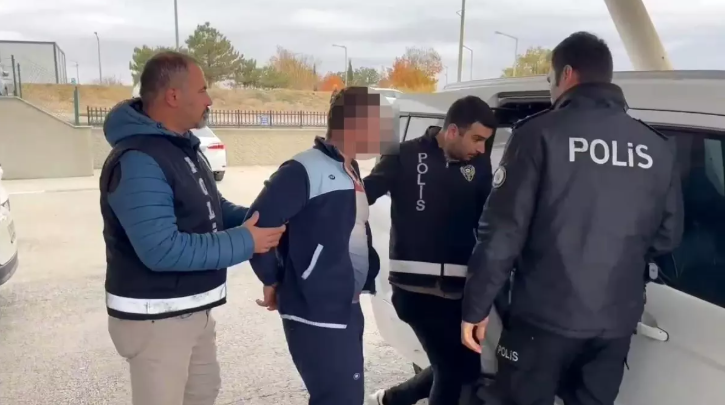 17 Yaşındaki Sanığın Ailesini Bıçaklama Davasında Karar Bekleniyor