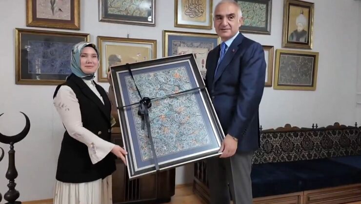 Bakan Ersoy, Ebru Sanatçısı Duygu Orak ile Bir Araya Geldi