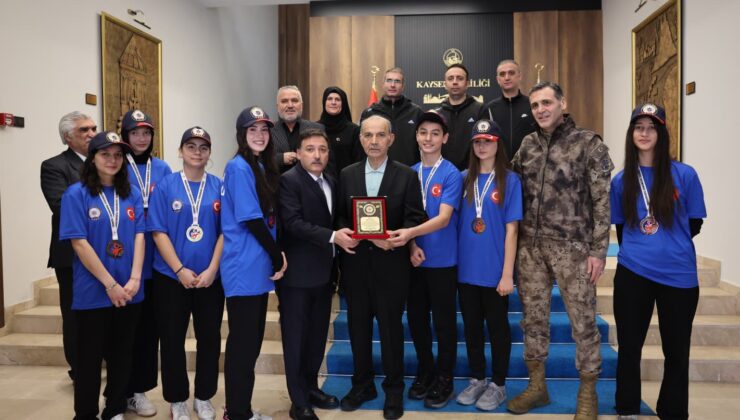 Kayseri Valisi Gökmen Çiçek’ten Başarılı Tekvandoculara Tebrik