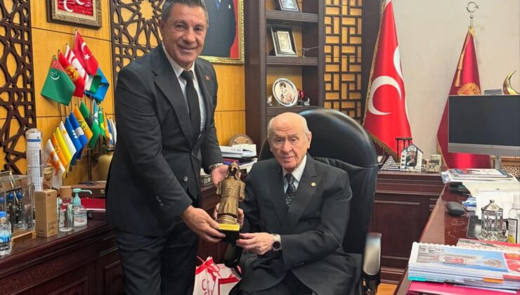 Gökhan Türkeş Öngel’den Devlet Bahçeli’ye Anlamlı Ziyaret: Selçuklu ve Osmanlı Zırhı Hediye Etti