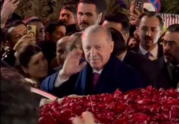 AK Parti Ankara İl Gençlik Kolları’ndan Cumhurbaşkanı Erdoğan’a Doğum Günü Sürprizi