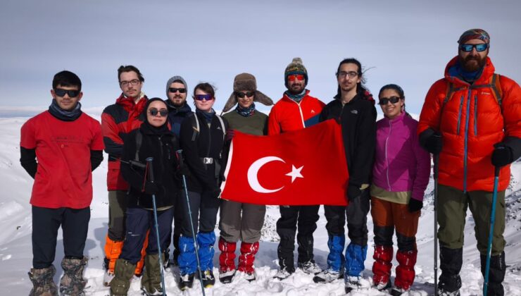 Van Büyükşehir Belediyespor’dan Anlamlı Tırmanış: Deprem Şehitleri Erek Dağı’nda Anıldı
