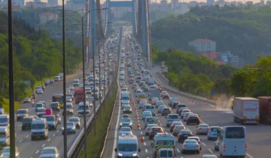 İstanbul’da Bayram Dönüşü Trafik Yoğunluğu Başladı