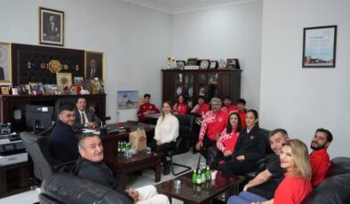 Milli Takım Atletlerinden Kars’ta Anlamlı Ziyaret