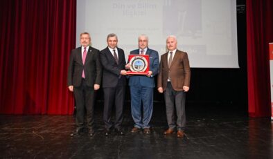 Antalya Valisi Şahin “Kur’an Işığında Din ve Bilim İlişkisi” Konferansına Katıldı