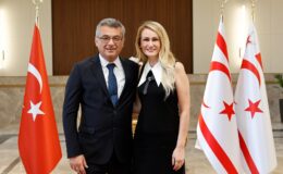 KKTC Cumhurbaşkanı Erhürman Ve Eşi Vatandaşlarla Bayramlaştı: Birlik Ve Beraberlik Mesajları Ön Plana Çıktı