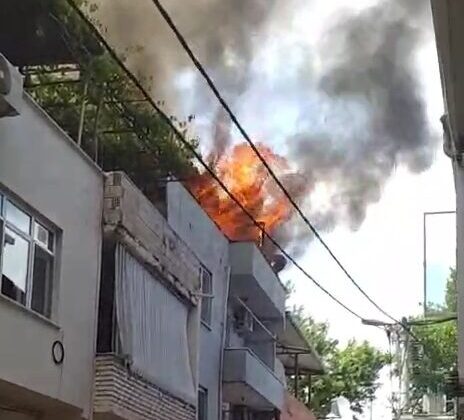 Bursa’da İki Katlı Binanın Çatısında Yangın Çıktı