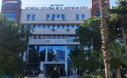 Antalya’da SGK İl Müdürü’nün de Aralarında Bulunduğu 3 Şüpheli Rüşvet Soruşturmasında Tutuklandı